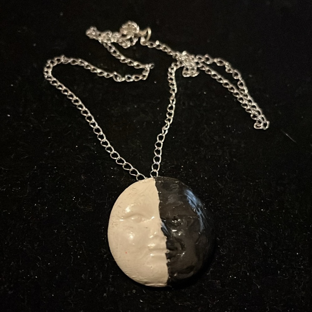 Black and White Pendant Necklace - Picture 11 of 16
